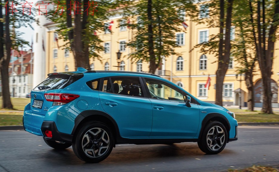 众国脚热衷试驾现代新款SUV 于海无证驾驶跑得欢 众国脚热衷试驾现代新款SUV 于海无证驾驶跑得欢